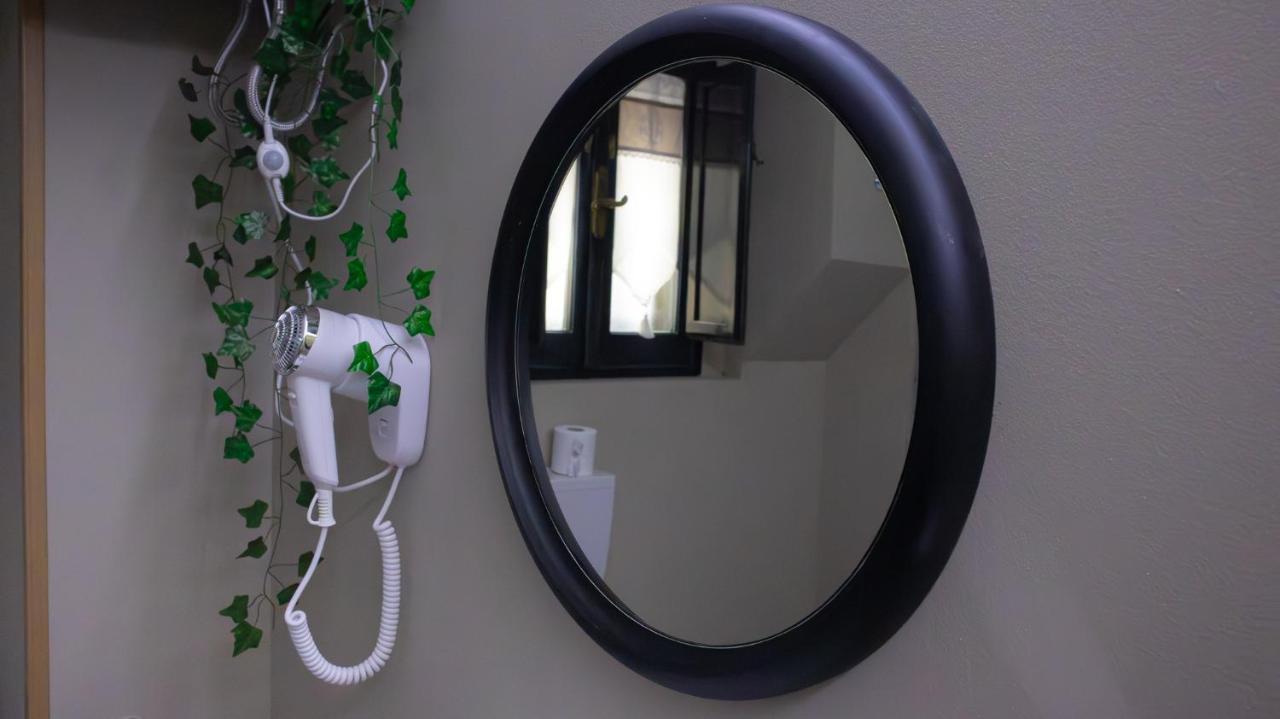 Don Pes Travel Rooms Sassari Zewnętrze zdjęcie